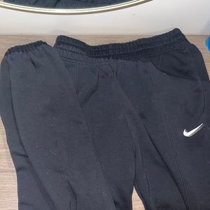 black nike joggers
